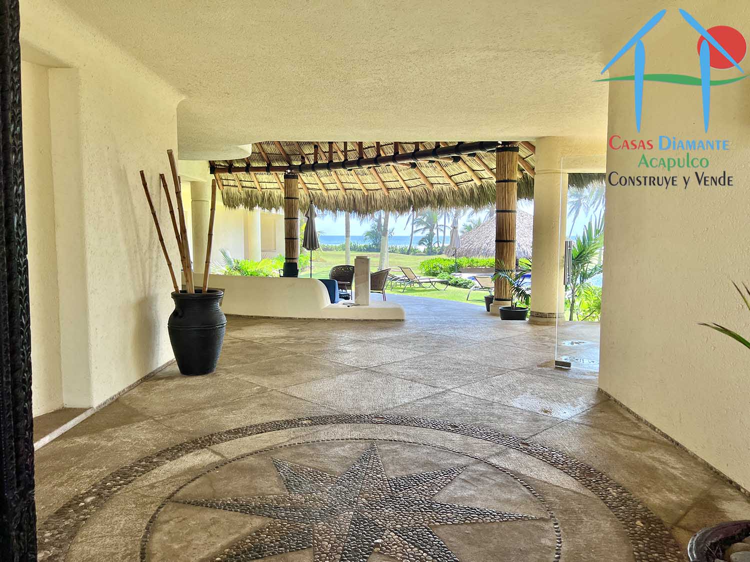 La Jordana - Vestíbulo de acceso 1